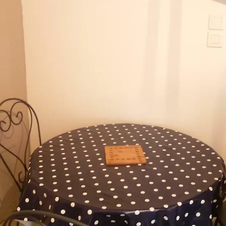 Avec Courette Appartement Rochefort (Charente-Maritime)